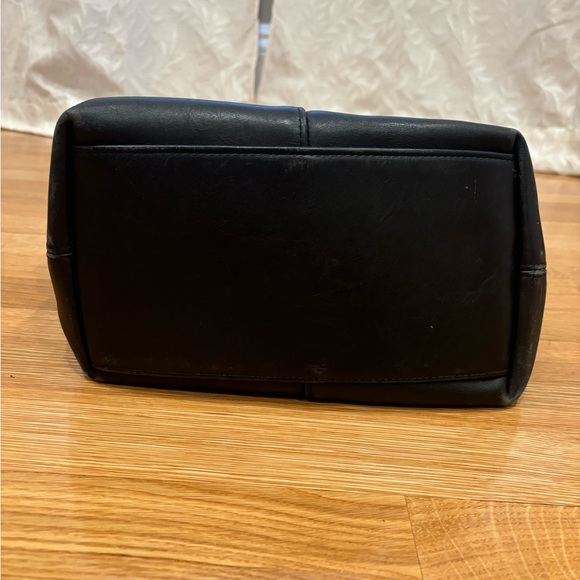 90s Coach Black Leather Bucket Bag - Picture 5 of 7